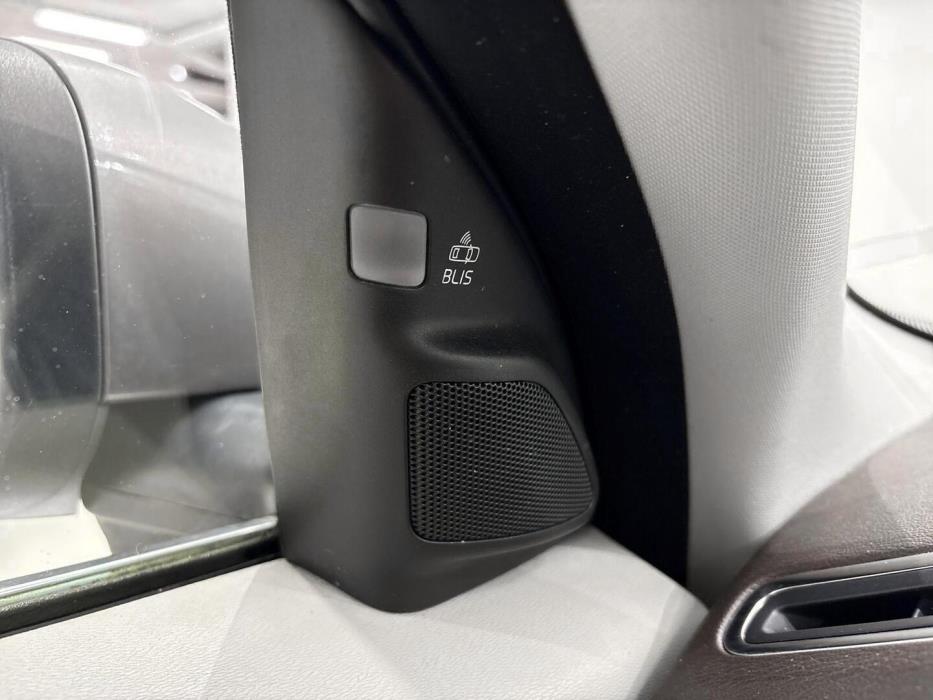 VOLVO XC70 2011