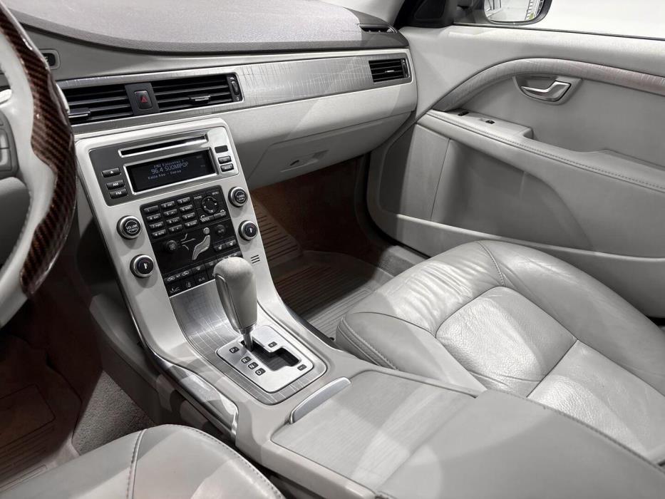 VOLVO XC70 2011