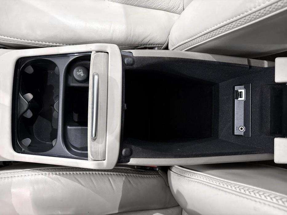 VOLVO XC70 2011