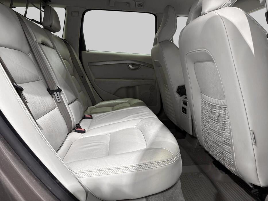 VOLVO XC70 2011