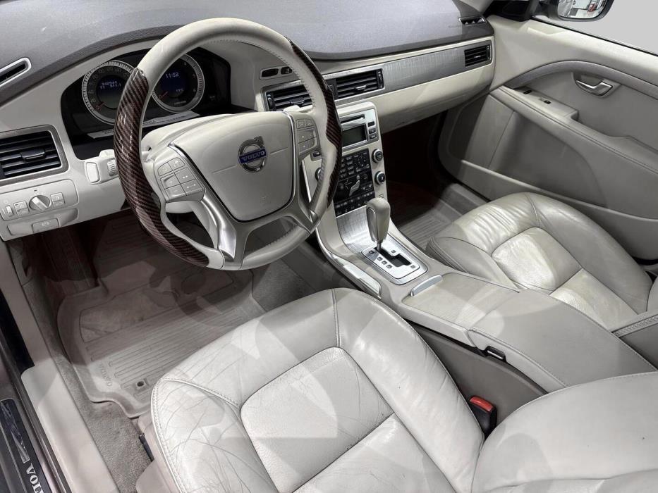 VOLVO XC70 2011