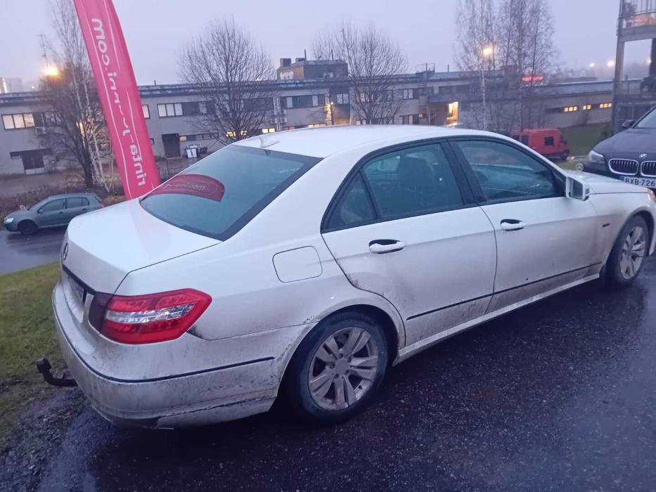 MERCEDES-BENZ E 2012