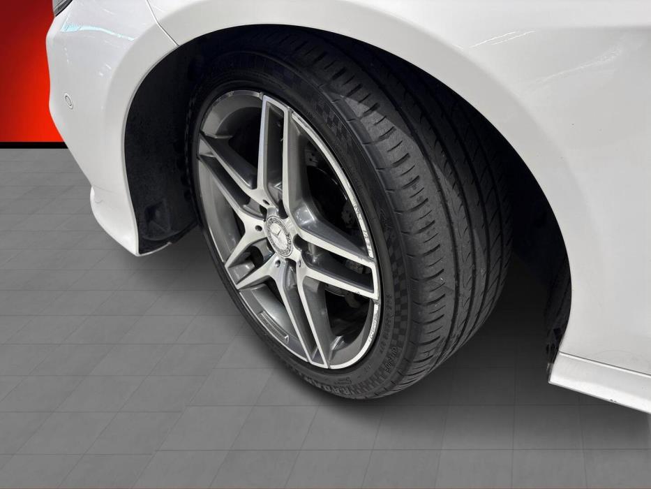 MERCEDES-BENZ E 2015