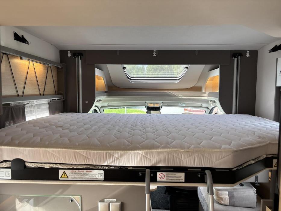 LMC Tourer Lift 730 G 2022