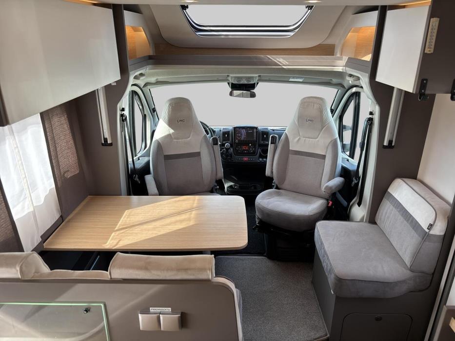 LMC Tourer Lift 730 G 2022