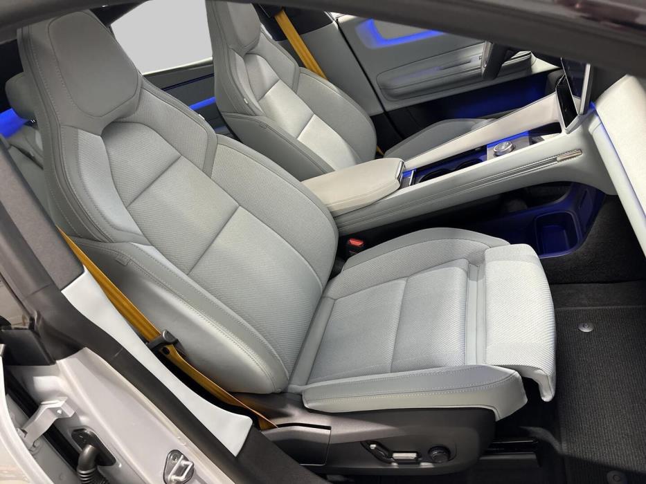 POLESTAR 4 2025