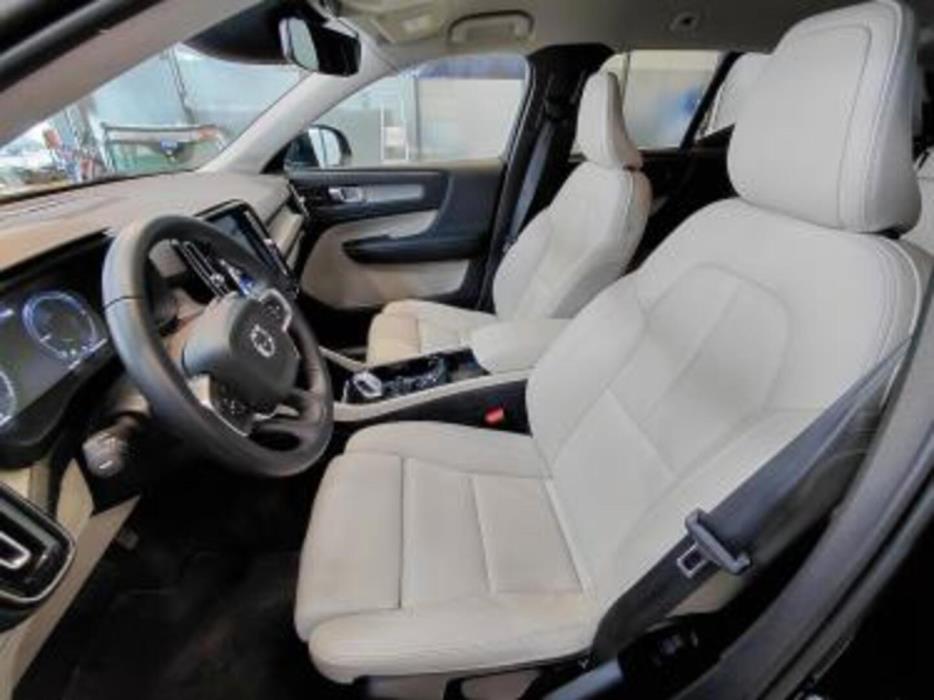 VOLVO XC40 2021