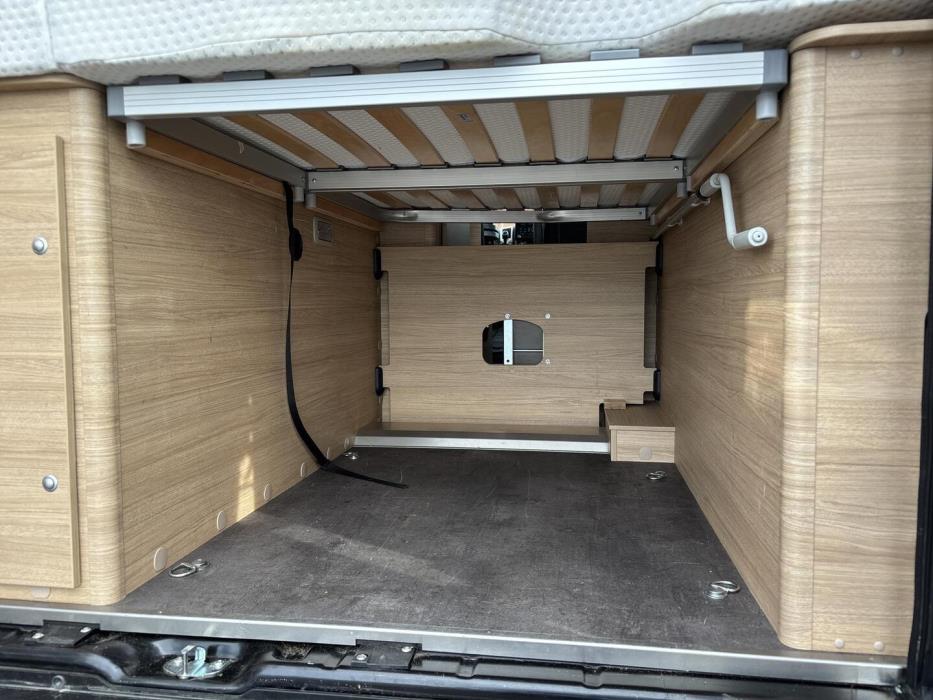 ROADCAR VAN R 600 2024