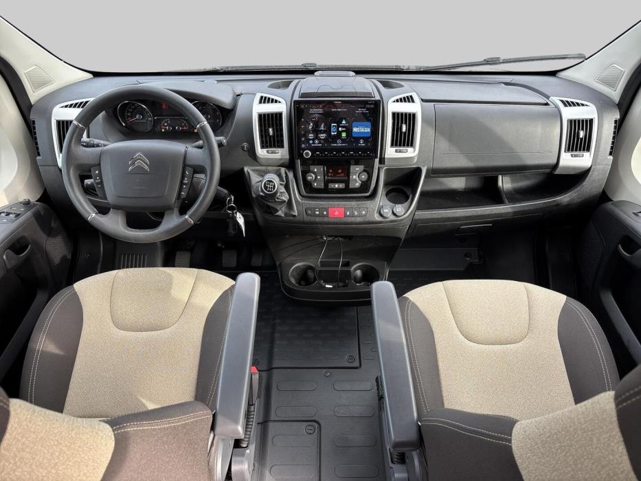 ROADCAR VAN R 600 2024