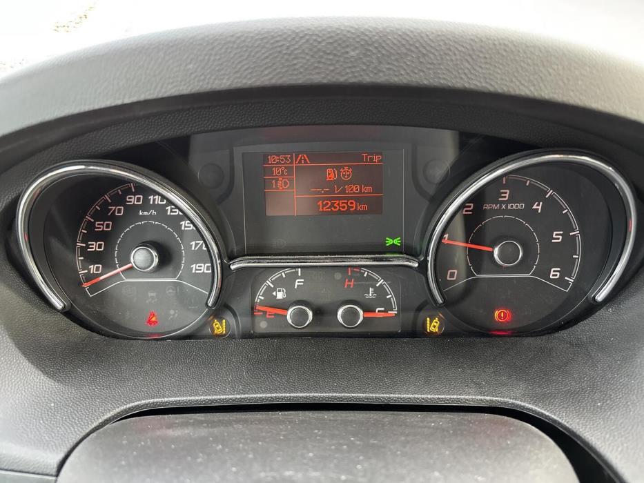 ROADCAR VAN R 600 2024