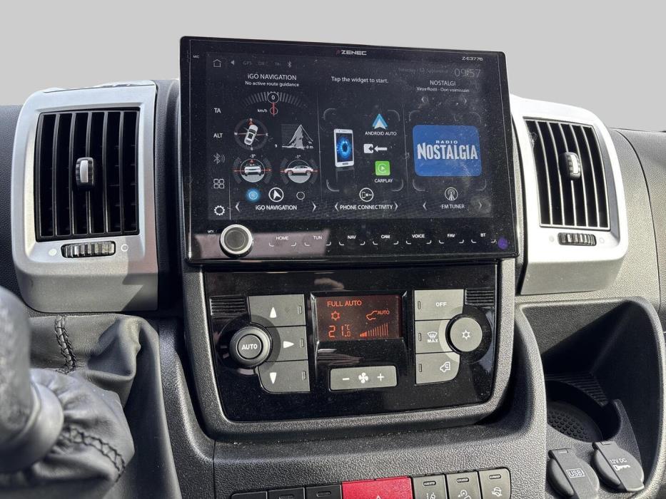 ROADCAR VAN R 600 2024