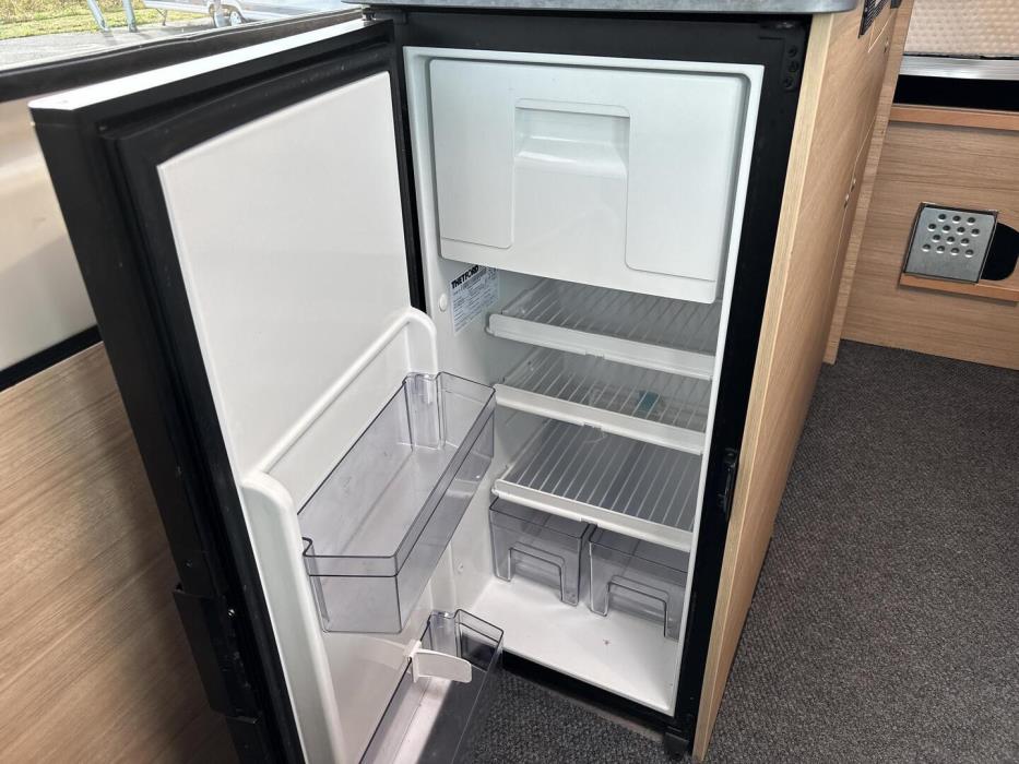 ROADCAR VAN R 600 2024