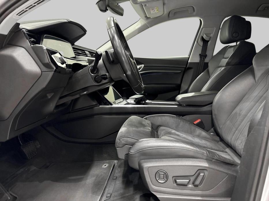 AUDI e-tron 2022