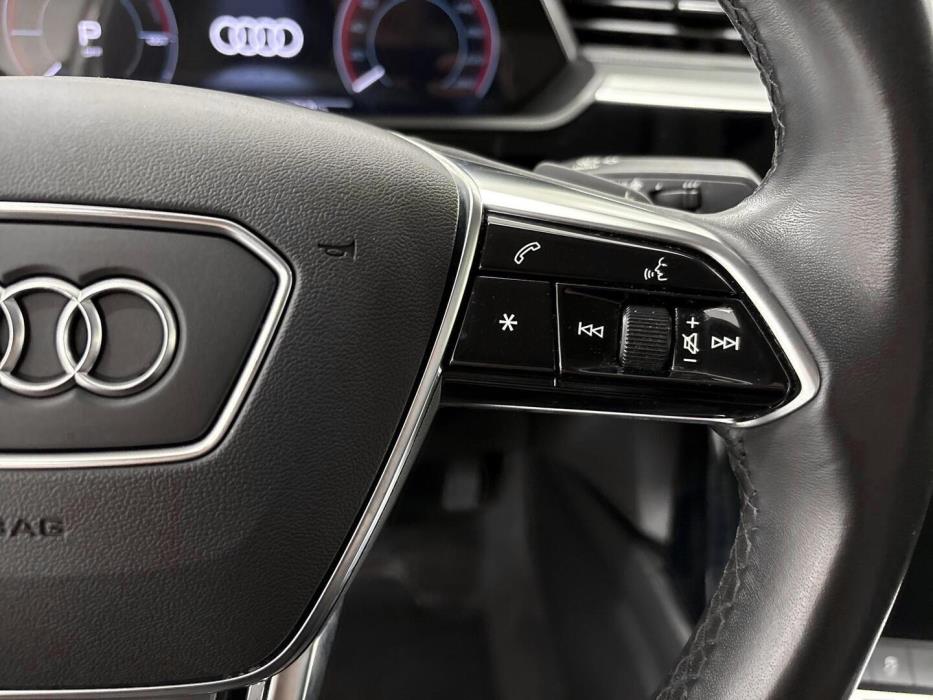 AUDI e-tron 2022