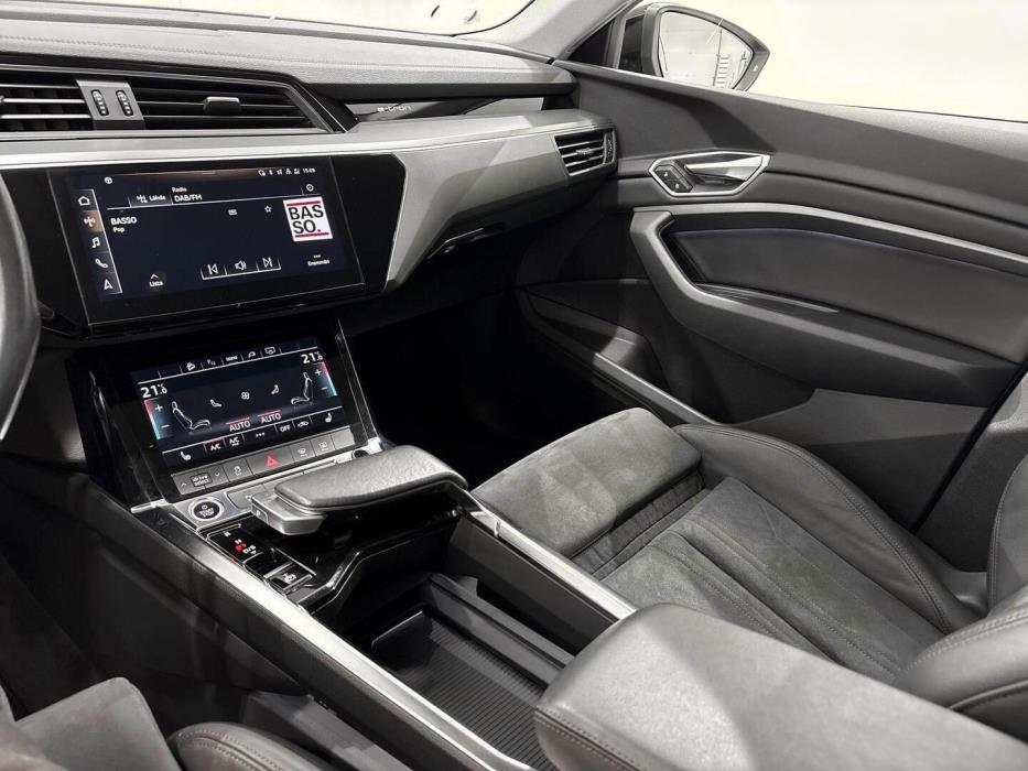 AUDI e-tron 2022