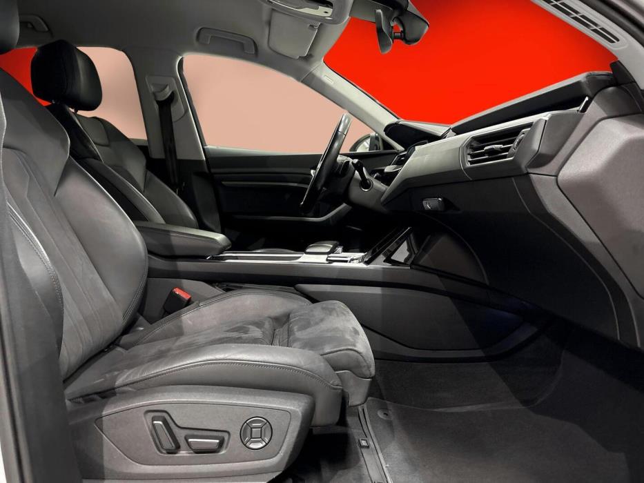 AUDI e-tron 2022