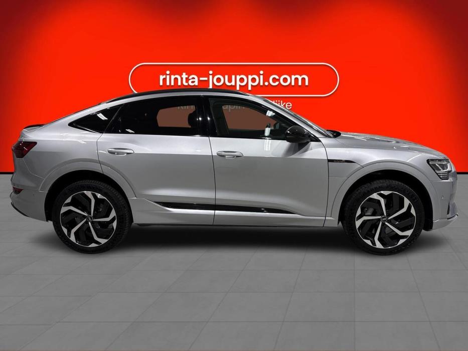 AUDI e-tron 2022