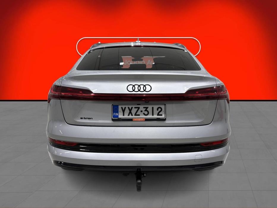 AUDI e-tron 2022