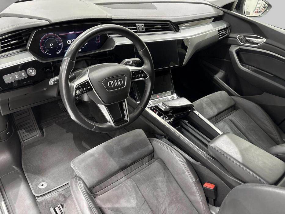 AUDI e-tron 2022