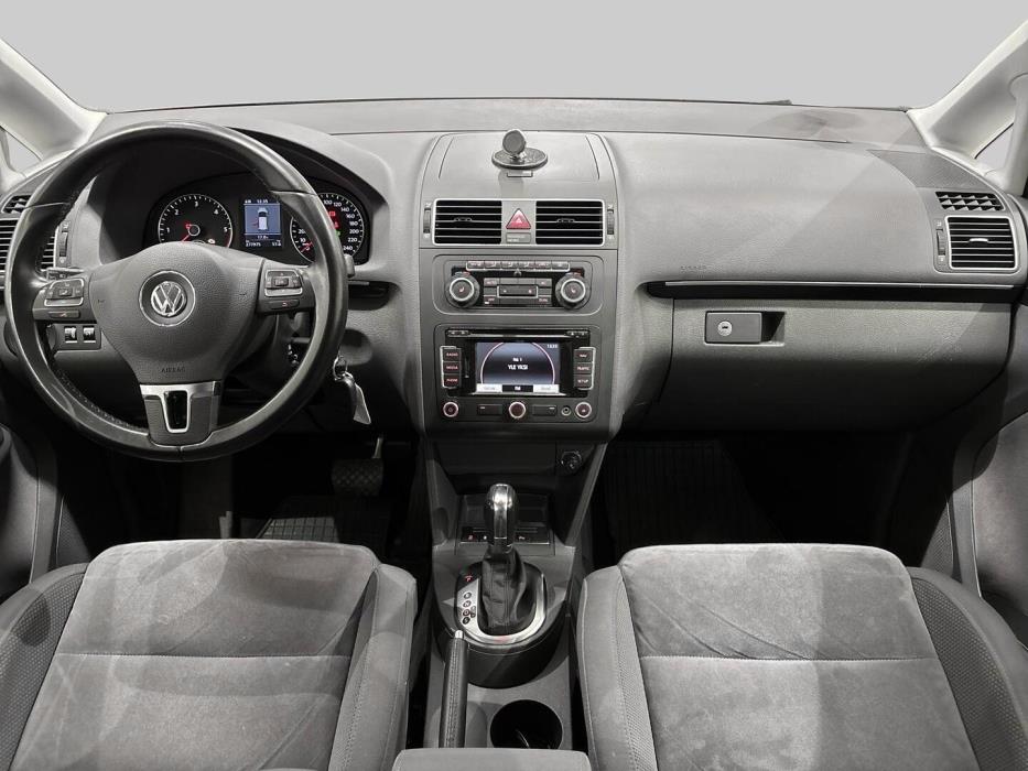 VOLKSWAGEN Touran 2011