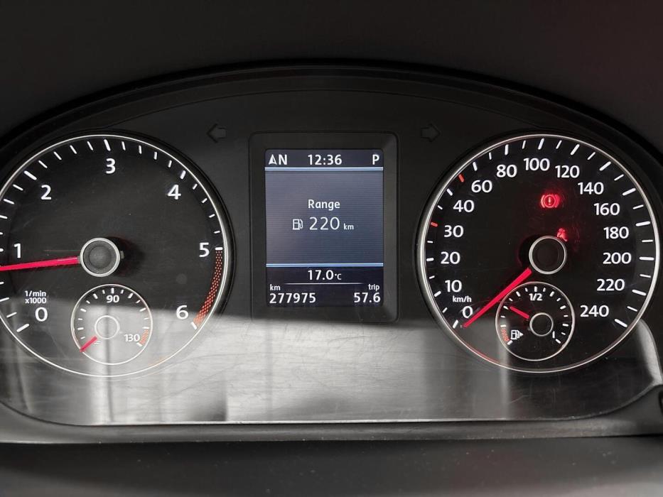 VOLKSWAGEN Touran 2011