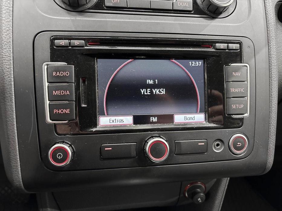 VOLKSWAGEN Touran 2011