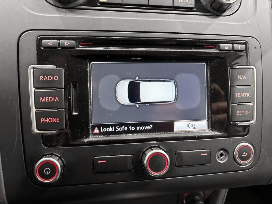 VOLKSWAGEN Touran 2011