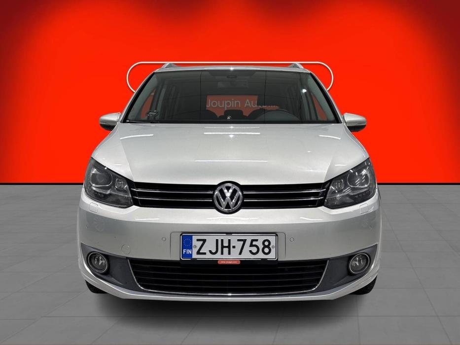 VOLKSWAGEN Touran 2011