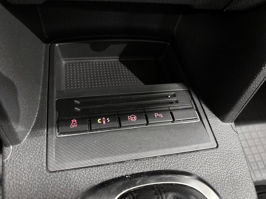 VOLKSWAGEN Touran 2011