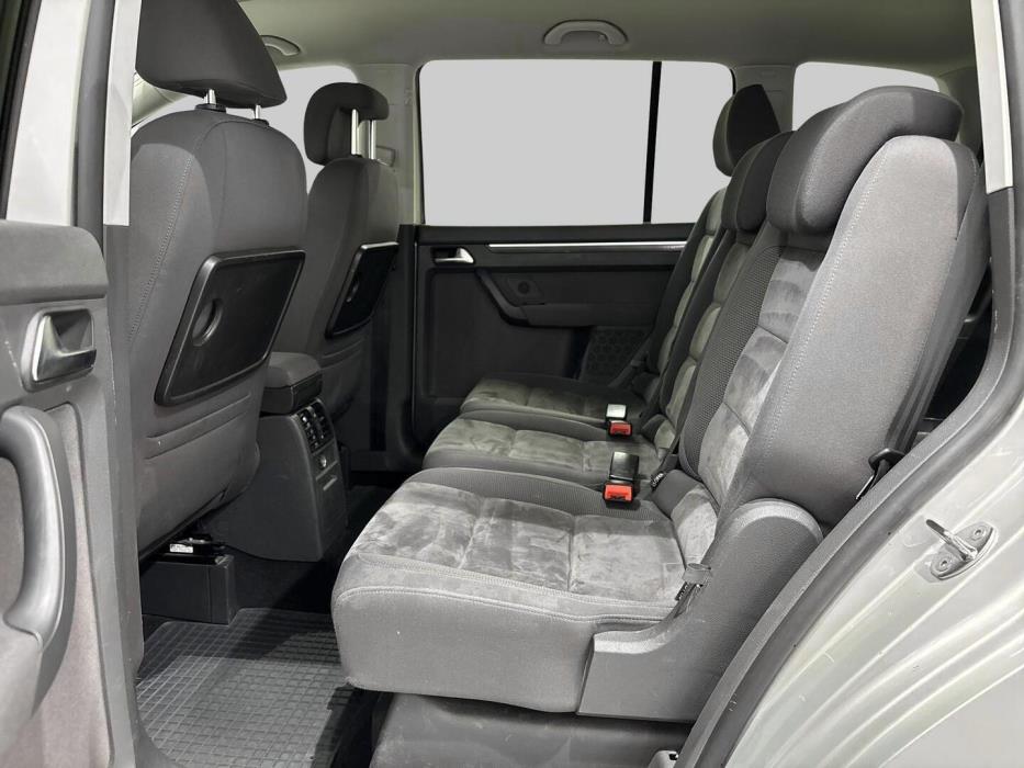 VOLKSWAGEN Touran 2011