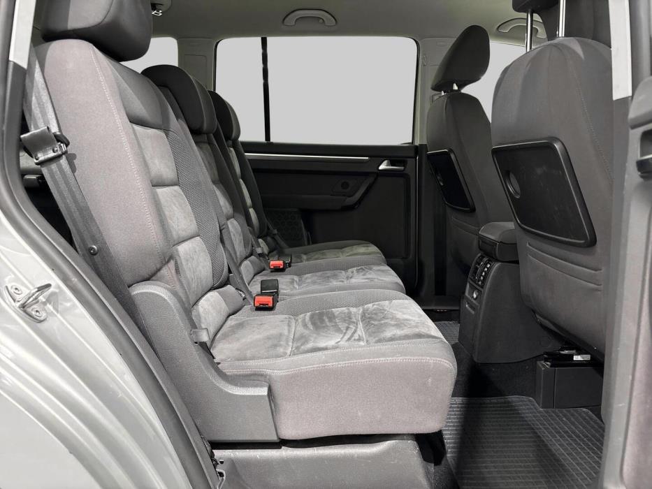 VOLKSWAGEN Touran 2011