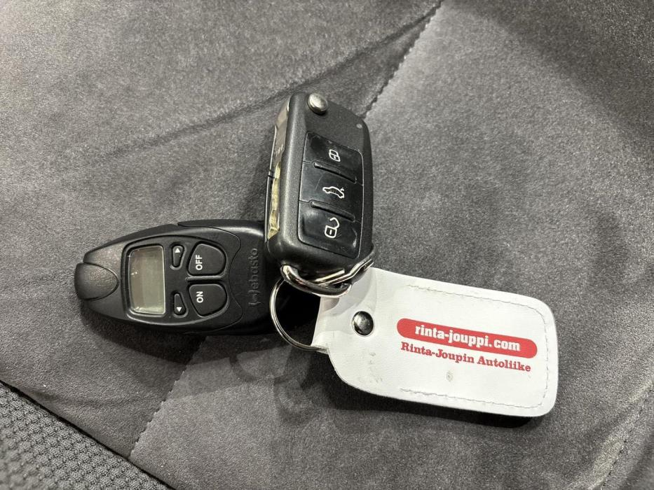 VOLKSWAGEN Touran 2011