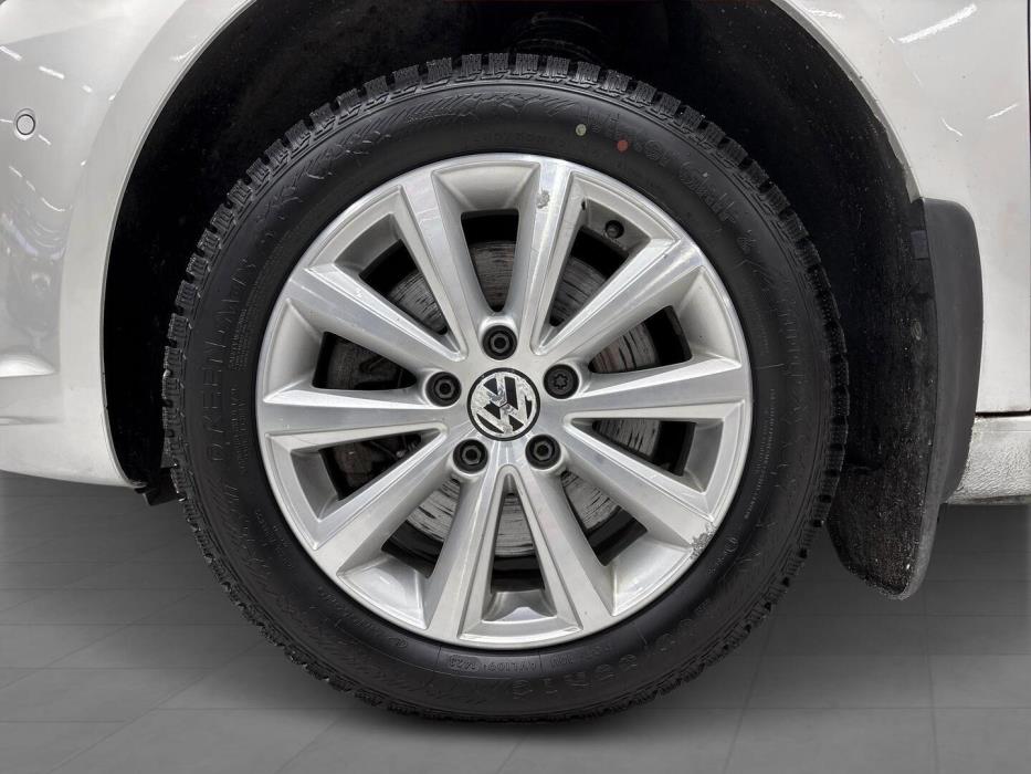 VOLKSWAGEN Touran 2011