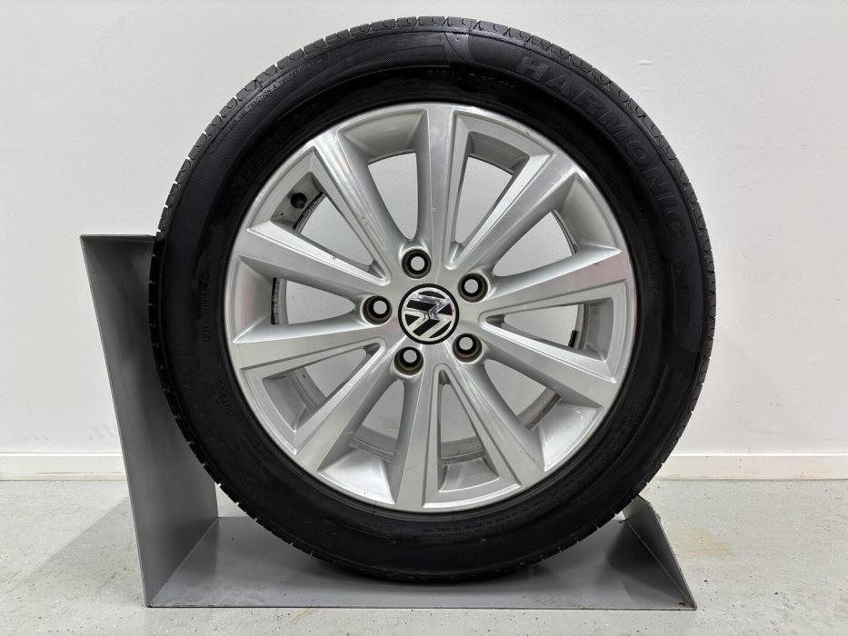 VOLKSWAGEN Touran 2011