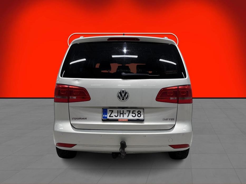 VOLKSWAGEN Touran 2011