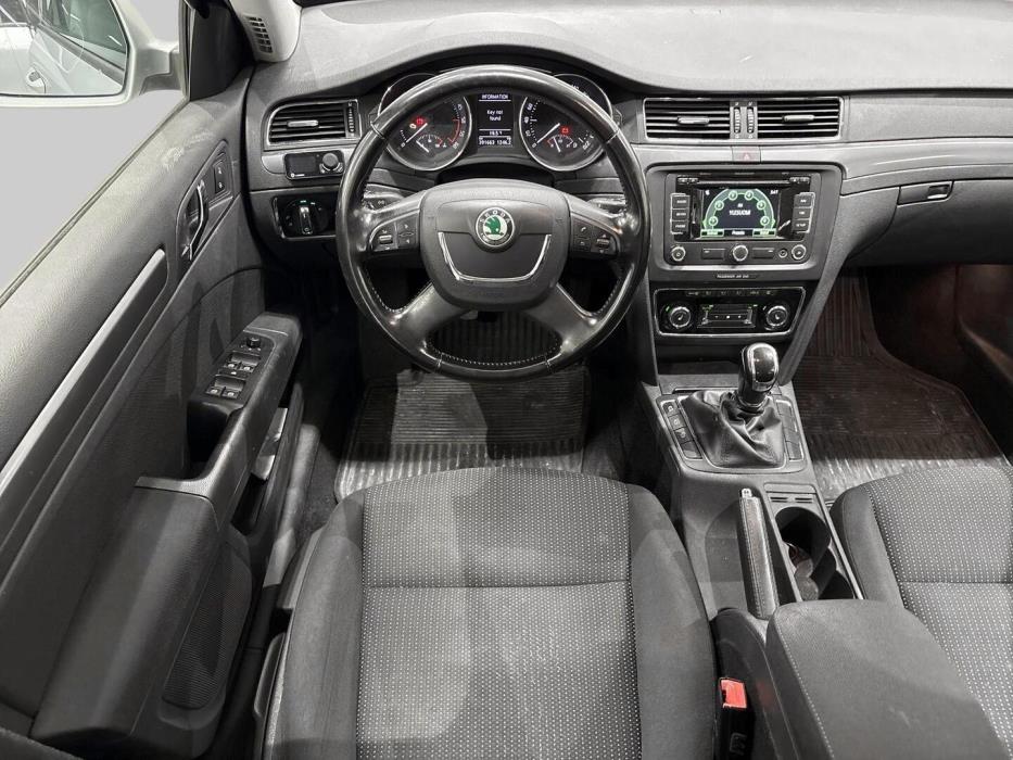 SKODA Superb 2012