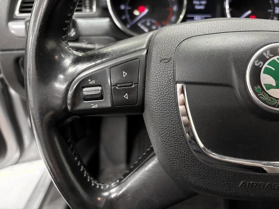 SKODA Superb 2012