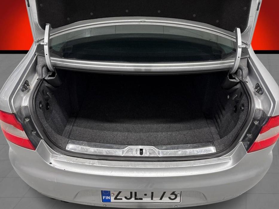 SKODA Superb 2012