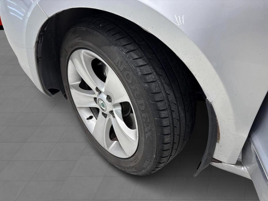 SKODA Superb 2012
