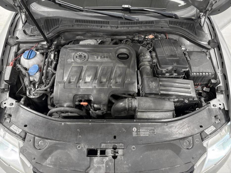 SKODA Superb 2012