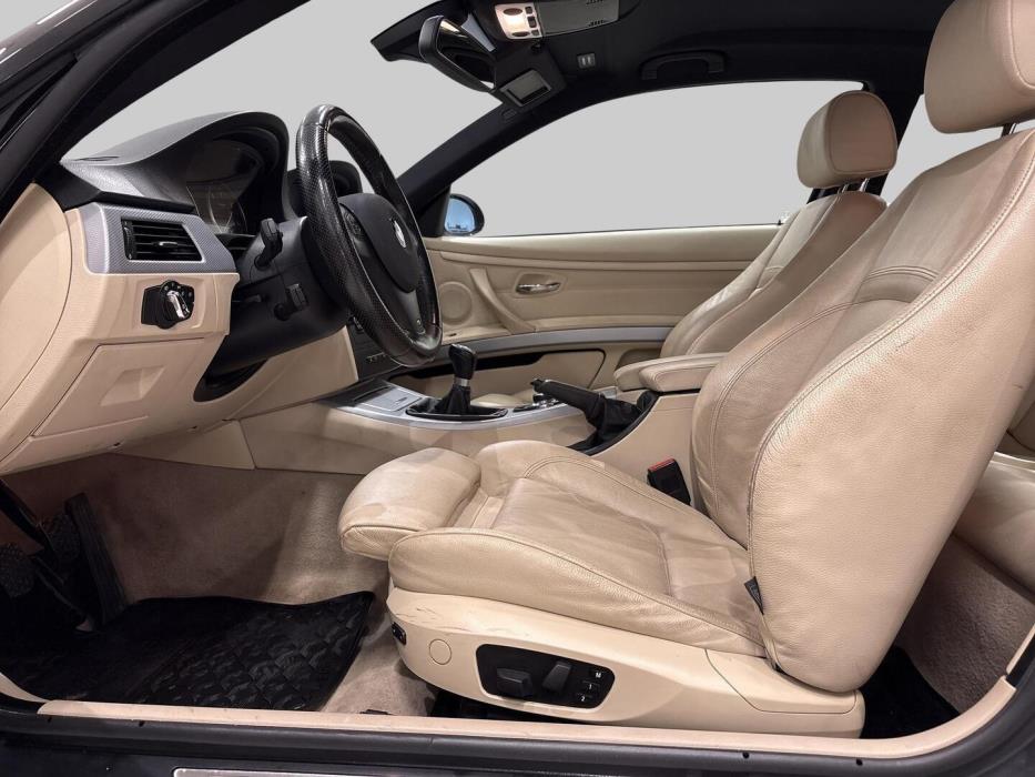 BMW 330 2009