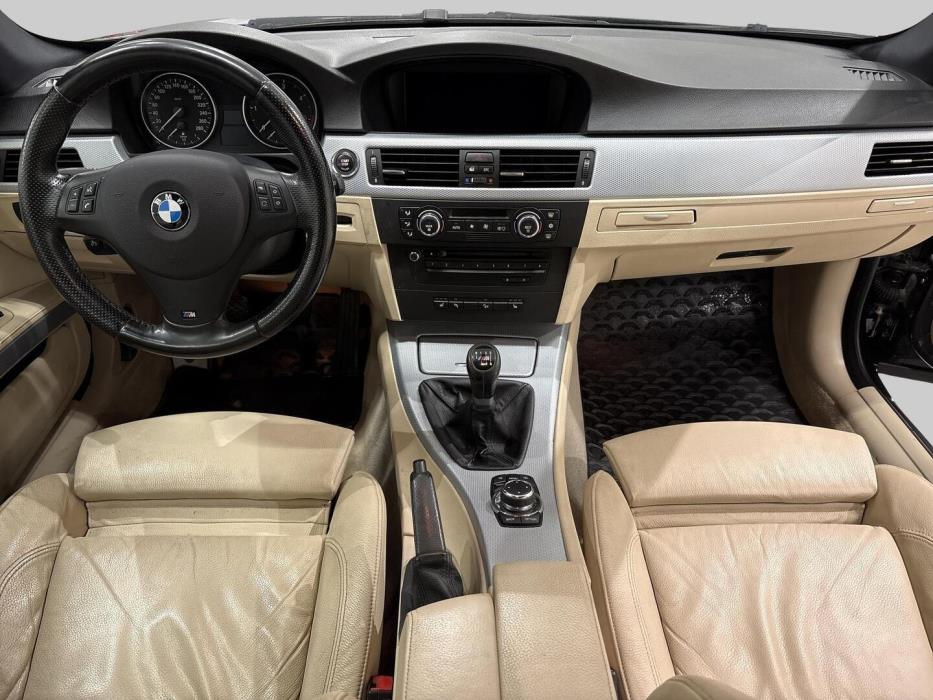 BMW 330 2009