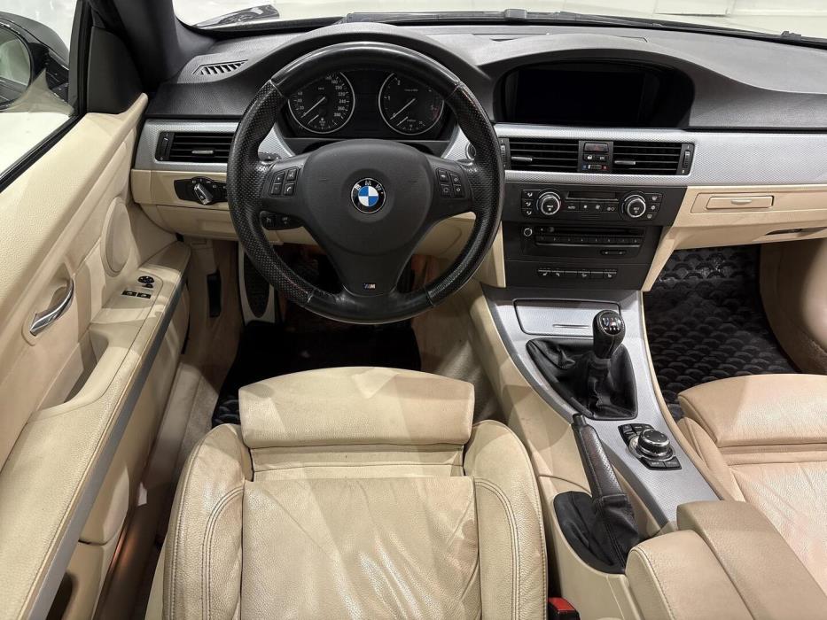 BMW 330 2009