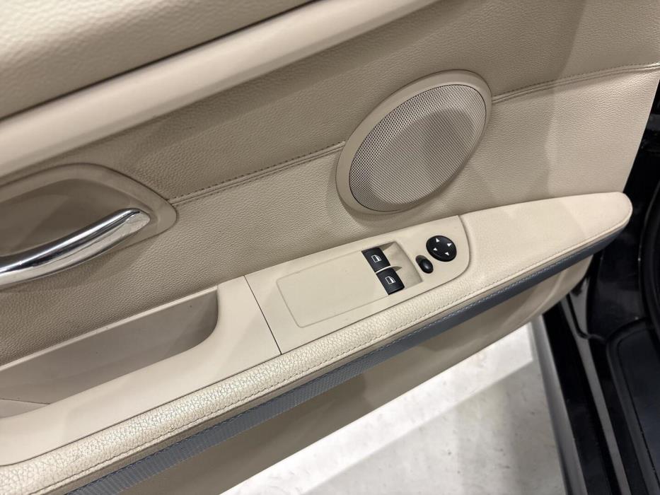 BMW 330 2009