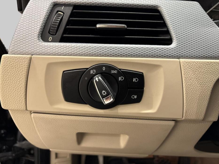 BMW 330 2009