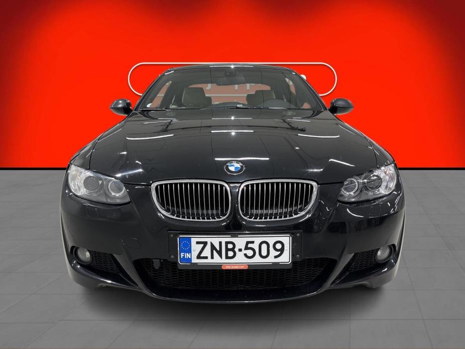 BMW 330 2009
