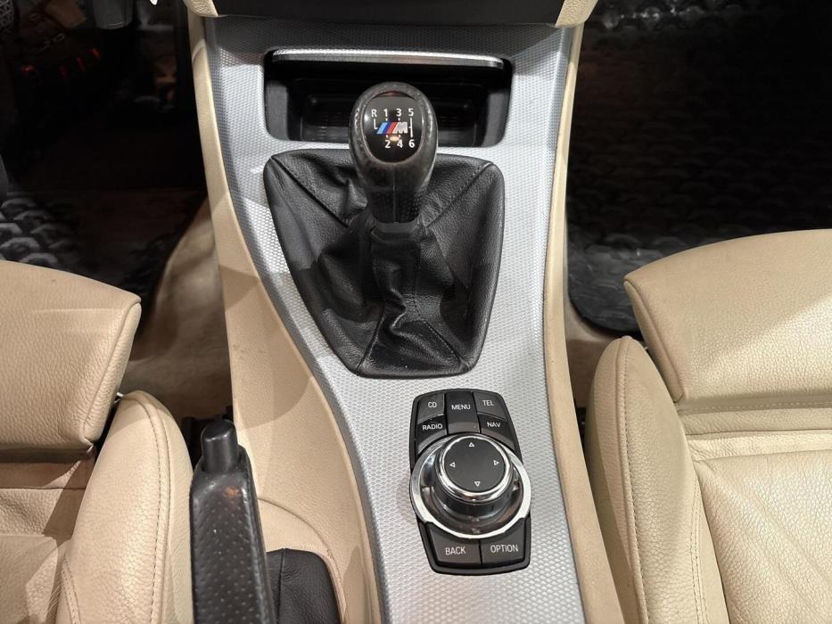 BMW 330 2009