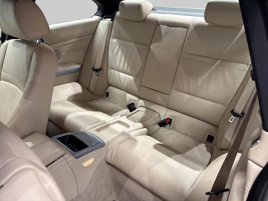 BMW 330 2009