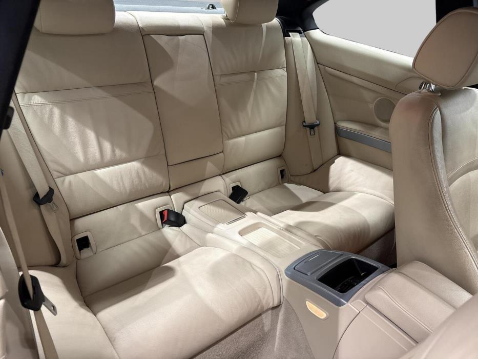 BMW 330 2009