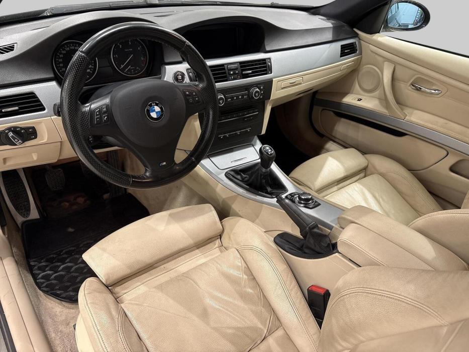 BMW 330 2009
